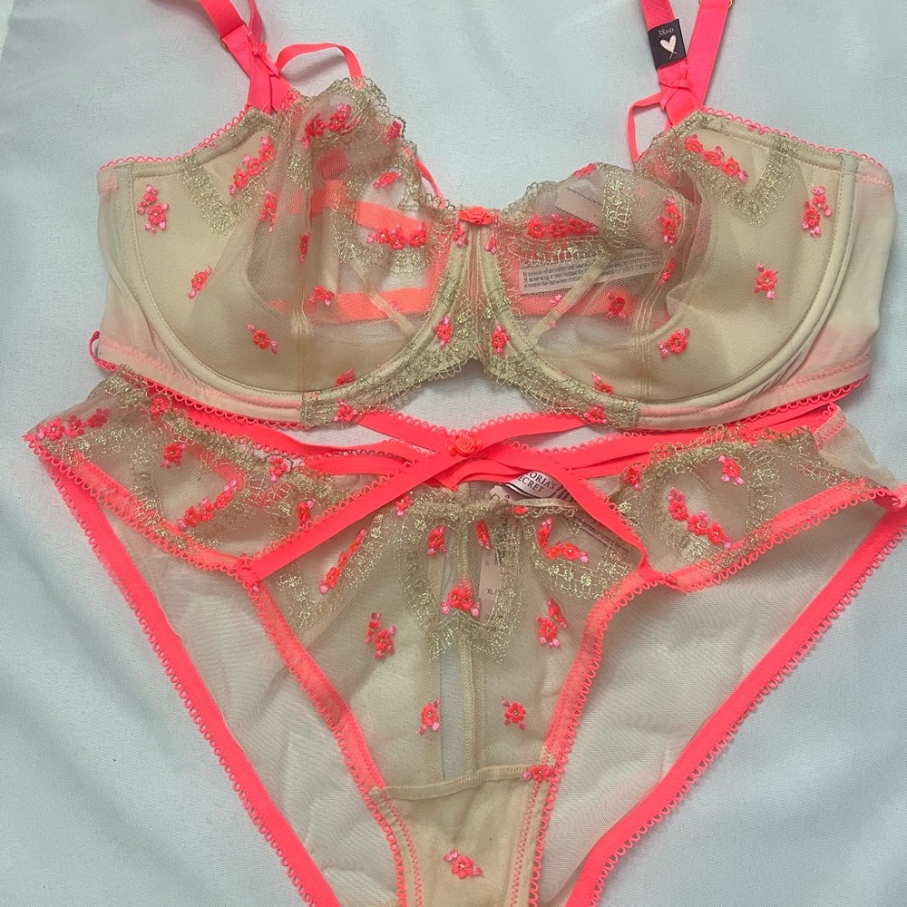 Dream Angels push-up without padding w: matching open back panty XL. Coral/Beige